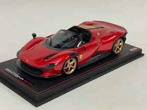 1/18 MR Collection Ferrari Daytona SP3 Magma Red on Leather Base FE036SE4 - Picture 1 of 7
