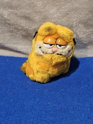1981 Vintage Dakin Garfield Cat Small Sitting Stuffed Animal 5” Plush  - Image 1 of 4