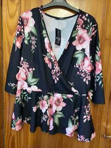 QUIZ CURVE BLOUSE BLACK SHORT SLEEVE PEPLUM HEM TOP SIZE 20 - Picture 1 of 8