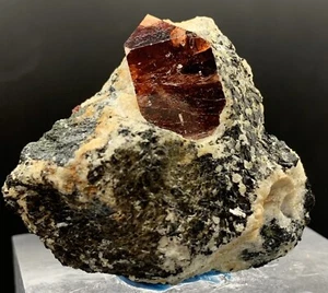 Cristallo zircone sangue rosso 43,5 g su roccia madre esemplare da collezione dal Pakistan - Foto 1 di 5