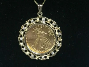 Ciondolo Moneta Donna Liberty Diamante Taglio Rotondo Simulato 2Ct Placcato Oro Giallo 14K - Foto 1 di 5