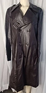 Trench coat vintage all'uncinetto anni 60-70 europeo pelle marrone scuro taglia 40. D2005 - Foto 1 di 24