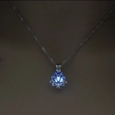 Rebirth Glowing Lotus Necklace - Imagem 1 de 4