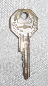 Vintage Briggs & Stratton Corp GM Knock Out Key - Picture 1 of 2