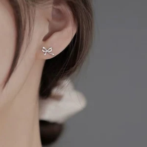 KUVARS | Mini Ohrstecker 925 Silber Damen Ohrringe kleine Zierliche Schleife - Bild 1 von 8