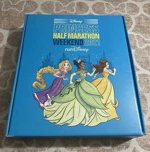 Rapunzel Tangled 10k Run Medalla Disney 2021 Princesa Media Maratón Carrera - Imagen 1 de 4