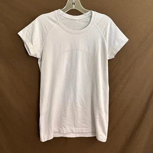 Lululemon Top Womens 10 Purple Run Swiftly Tech Short Sleeve Shirt Yoga Gym Tee - Picture 1 of 6