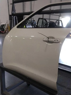 Nissan Juke 2011-2012 puerta delantera izquierda blanca, usada, 195 k millas, pieza OEM Foto 1 de 4