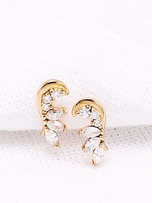 Escalador de oreja en aerosol con racimo de diamantes genuinos de oro de 14K, pendiente de oro rosa 1/2"  Foto 1 de 4