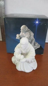 AVON NATIVITY COLLECTIBLES~THE MAGI MELCHIOR Porcelain Figurine in Original Box - Picture 1 of 4