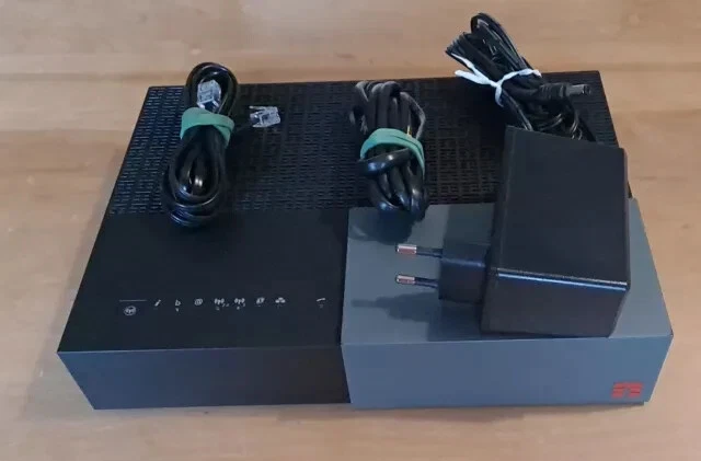 Modem Tim Hub Router Fibra 1000 MEGA USATO CON CARICATORE - Immagine 1 di 1