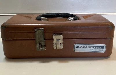 Caja de aparejos OldPal Woodstream vintage, metal  Foto 1 de 4