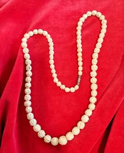 Vintage handgeschnitzte cremefarbene abgestufte ROSE Perlen HALSKETTE 27" LANG - Bild 1 von 5
