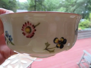 Nuova ciotola per zuppa/cereali Villeroy & Boch Petite Fleur 4 5/8 larghezza 2 1/4 alta - Foto 1 di 3