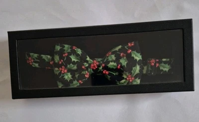 Festive Holly Bowtie - Image 1 of 3