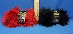 2 cucharas marca león divertido hilo de poliéster voluminoso rojo brillante y negro flecos largos - Imagen 1 de 3