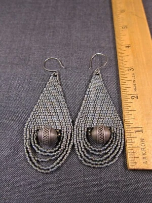 Вау! серебро матовый крошечный серый/зеленый/синий крошечный тканый стеклянный бусина серьги - Изображение 1 из 3