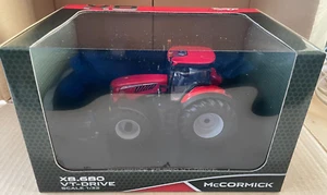 UNIVERSAL HOBBIES MODELLINO TRATTORE McCORMICK X8.680 VT DRIVE - Foto 1 di 6