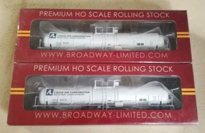 2-PACK Broadway Limited HO 6105 Cryogenic Tank Car Liquid Air Corporation, HO - Picture 1 of 4