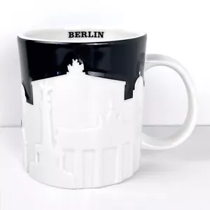 Taza Starbucks Berlin relieve blanco y negro 16 oz 2012 - Imagen 1 de 5