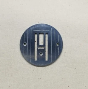 Needle Plate Zig Zag Bernina 930 931 932 910 830 730 801 831 - Picture 1 of 1