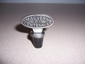 Tappo bottiglia decanter in peltro Malvern Collegiate Institute Toronto 1903-2003 - Foto 1 di 2