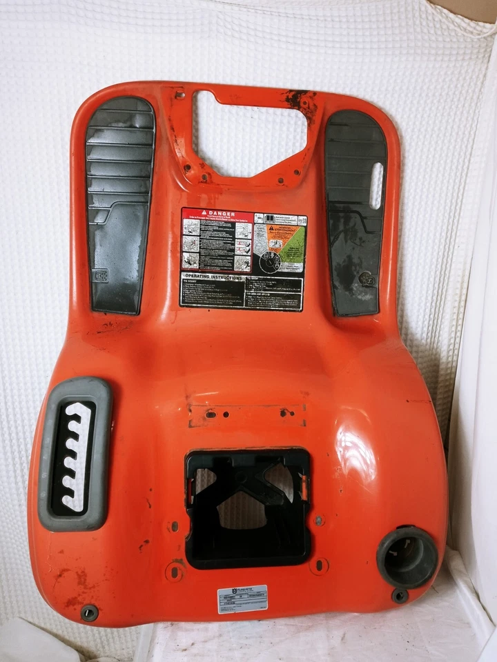 Guardabarros Husqvarna YTH21K46 532441206 con portavasos  Foto 1 de 4