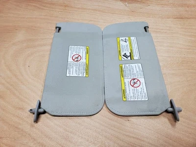 1998-2004 Nissan Xterra Frontier Driver Passenger Sun Visor Light Gray 15 in Foto 1 de 4