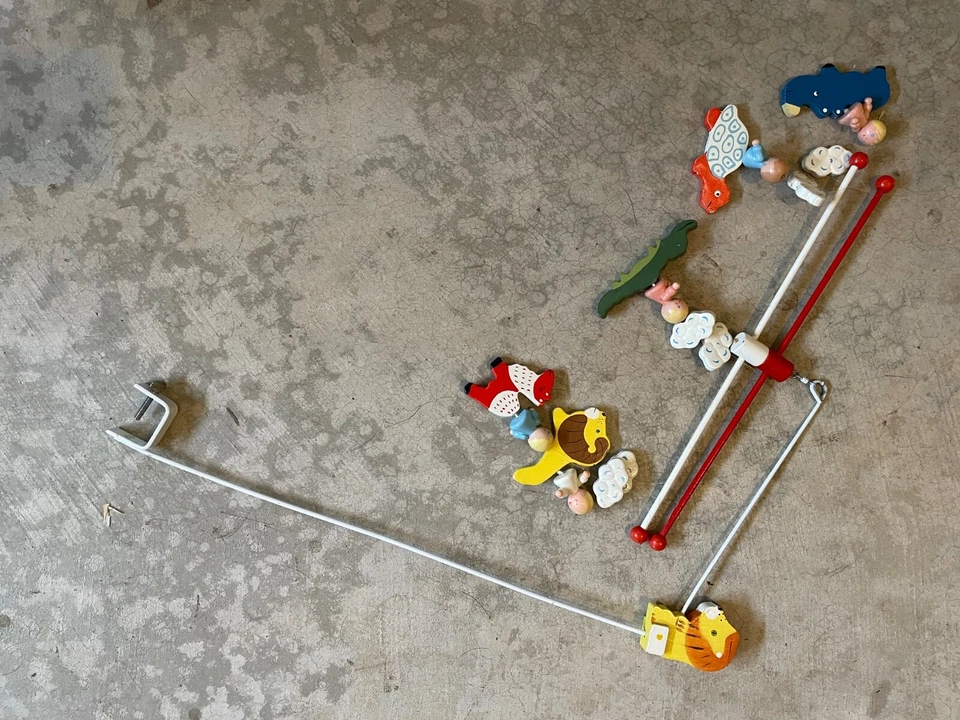 Móvil animal vintage pintado a mano Foto 1 de 1