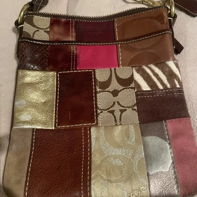 蔻驰粉色棕色拼布皮革麂皮绒签名斜挎包钱包单肩包 — 第 1/4 张图片