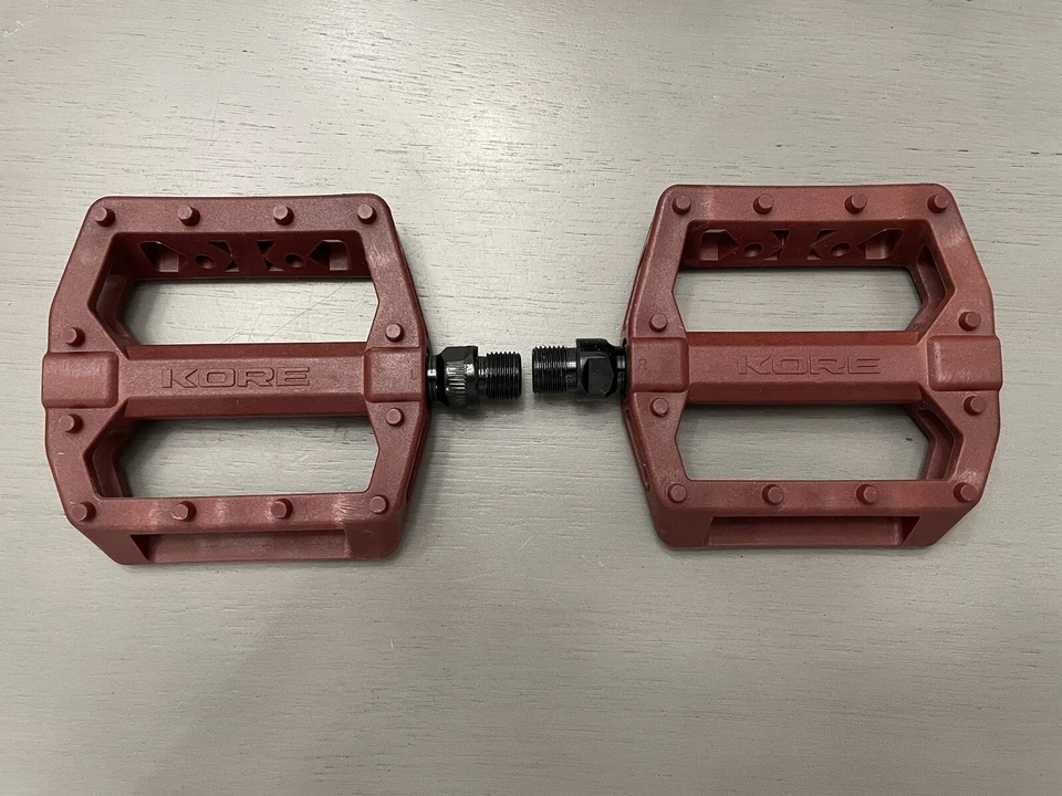 Kore Rivera Thermo Flat Pedal - 9/16” - Blood Red - Image 1 of 3