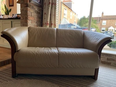 Ekornes Stressless Manhattan Low Back 2-Seater Leather Sofa Settee - Image 1 of 4