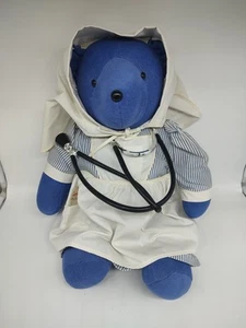 De colección 1987 Clara Bearton Peluche Azul 21" Cruz Roja Medalla North American Bear Co - Imagen 1 de 6
