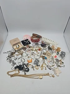 Grande lotto gioielli vintage e moderni - spille, orecchini e altro, nuovi e usati - Foto 1 di 24