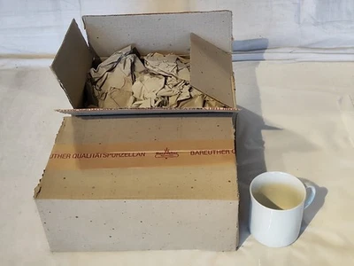 Aus einer Auflösung: 12 Bareuther Porzellan Tassen mit Verpackungen - Bild 1 von 4