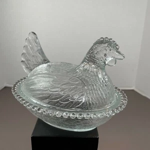 Klar Indiana Glas Henne Huhn auf Nest bedeckt Süßigkeiten Nuss Schale. Perlenrand. - Bild 1 von 8