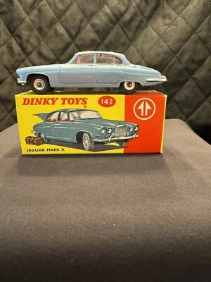 Dinky Toys #142 Jaguar Mark X con equipaje en el maletero Foto 1 de 4