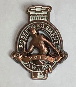 2014 CHEVROLET ROBERTO CLEMENTE AWARD PIN - Bild 1 von 2