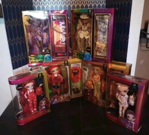 Rainbow High gemischtes Set mit 6 Puppen Winter Break, Pacific Coast, Jr High, Rainbow - Bild 1 von 8