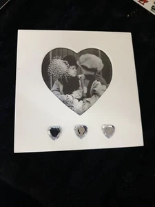 Quadratischer Bilderrahmen mit Herzausschnitt - Bild 1 von 3