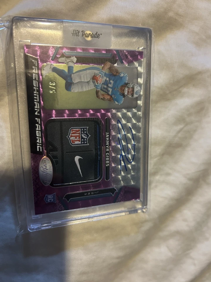 2023 Panini Certified - Freshman Fabric Signatures Jahmyr Gibbs #3/5 Rookie Auto - Image 1 of 3