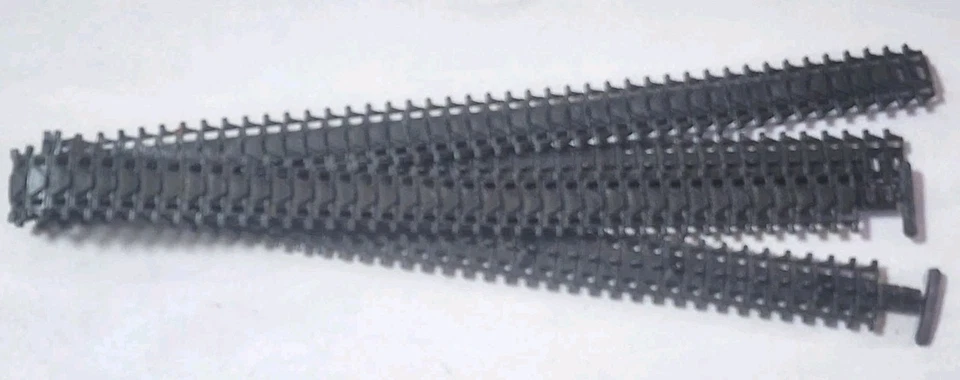 Tamiya 1/35 M2A Bradley 2 Infantry Fighting Vehicle (35152) Tracks, 2pc - Image 1 of 1