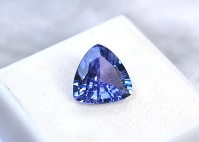 Tanzanita de corte trillón certificado GIA 4,93 quilates Foto 1 de 4