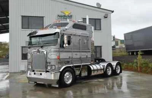 DRAKE 1/50 Z01530 KENWORTH K200 2.8 FAT CAB TRACTOR 6X4 NORTHCHILL MINT BOX - Foto 1 di 9