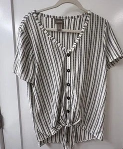 NWT CHICOS GREY & WHITE STRIPED SHORT SLEEVE TOP W/ WAIST TIE SZ 2 (SZ L) - Picture 1 of 5