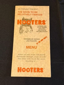 Menú Hooters Hooters of Tucson Arizona AZ 2001 2000 menú vintage - Imagen 1 de 4