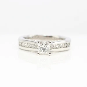 14CT WHITE GOLD DIAMOND RING - Picture 1 of 12