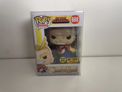 VAULTED Funko Pop! My Hero Academia - All Might #608 GITD HOT TOPIC + Protector Cover