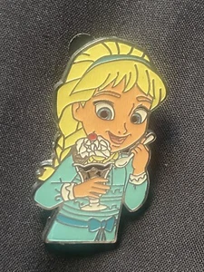 Disney DSF Young Elsa Frozen Pin Traders Delight PTD Pin LE 500 - Picture 1 of 1