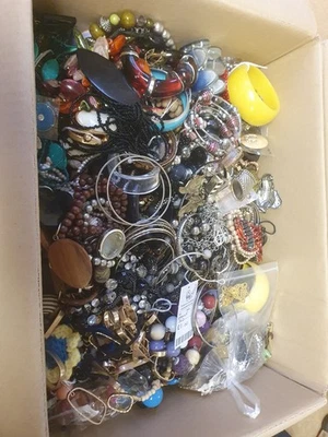 Job Lot Of Costume Jewellery 10KG - Image 1 of 2